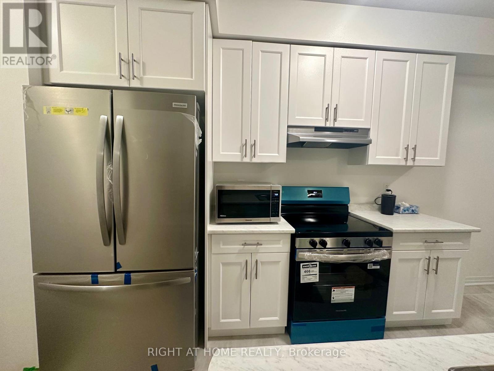 27 Amos Avenue, Brantford, Ontario  N3T 0V4 - Photo 11 - X12430236