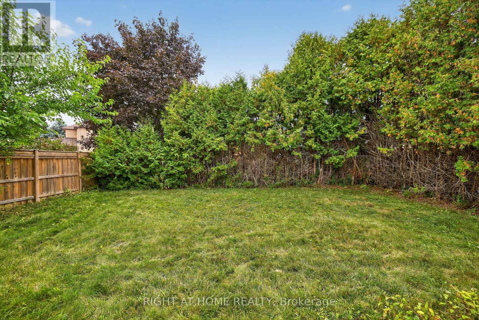 16 Mayvern Crescent, Richmond Hill, Ontario  L4C 5J4 - Photo 42 - N12426771
