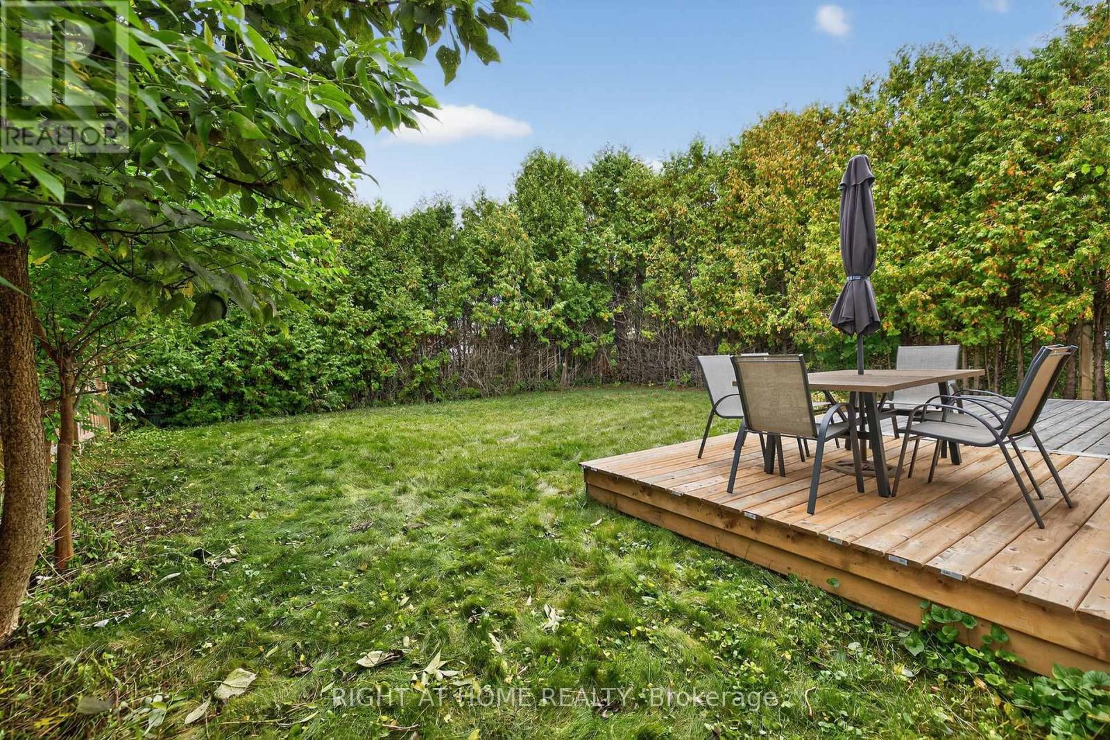 16 Mayvern Crescent, Richmond Hill, Ontario  L4C 5J4 - Photo 41 - N12426771