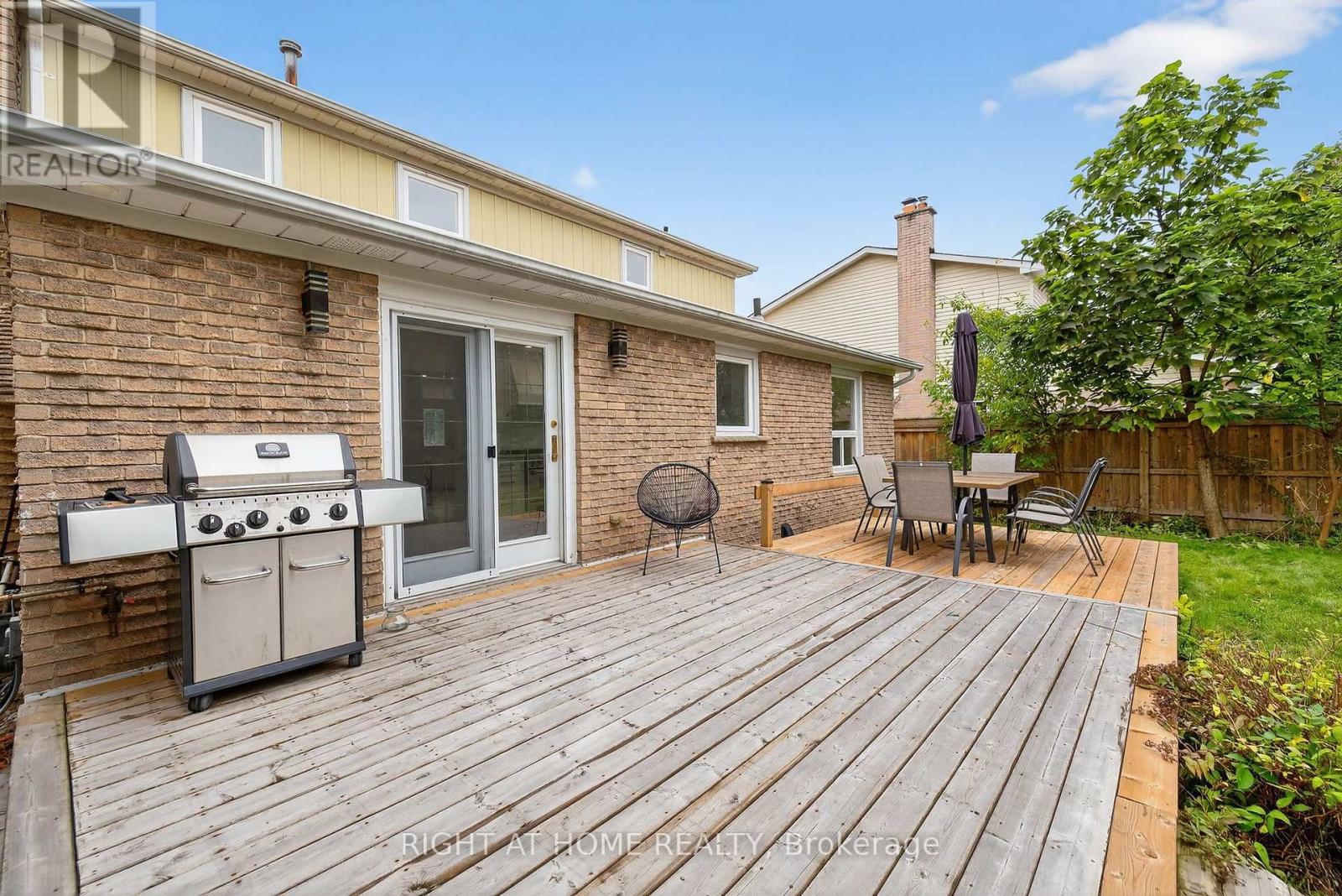 16 Mayvern Crescent, Richmond Hill, Ontario  L4C 5J4 - Photo 39 - N12426771