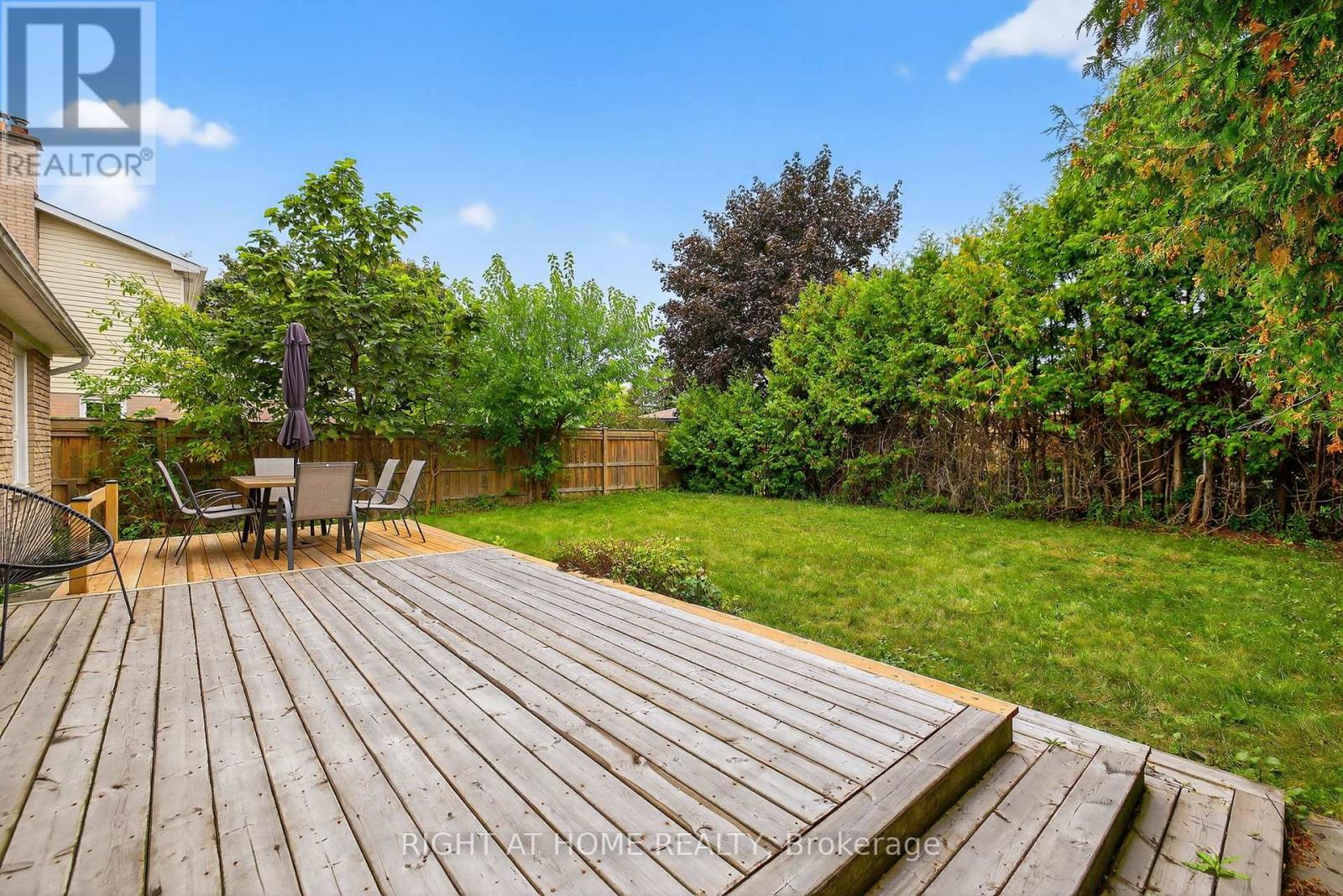 16 Mayvern Crescent, Richmond Hill, Ontario  L4C 5J4 - Photo 40 - N12426771