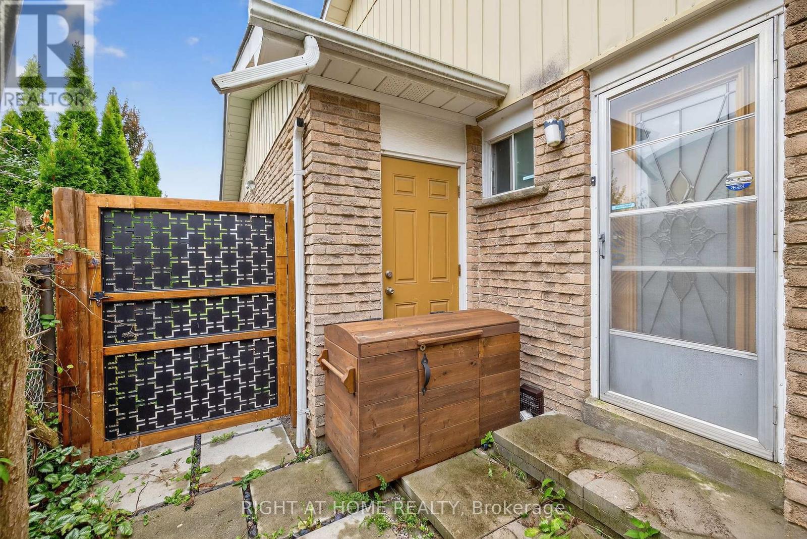 16 Mayvern Crescent, Richmond Hill, Ontario  L4C 5J4 - Photo 46 - N12426771