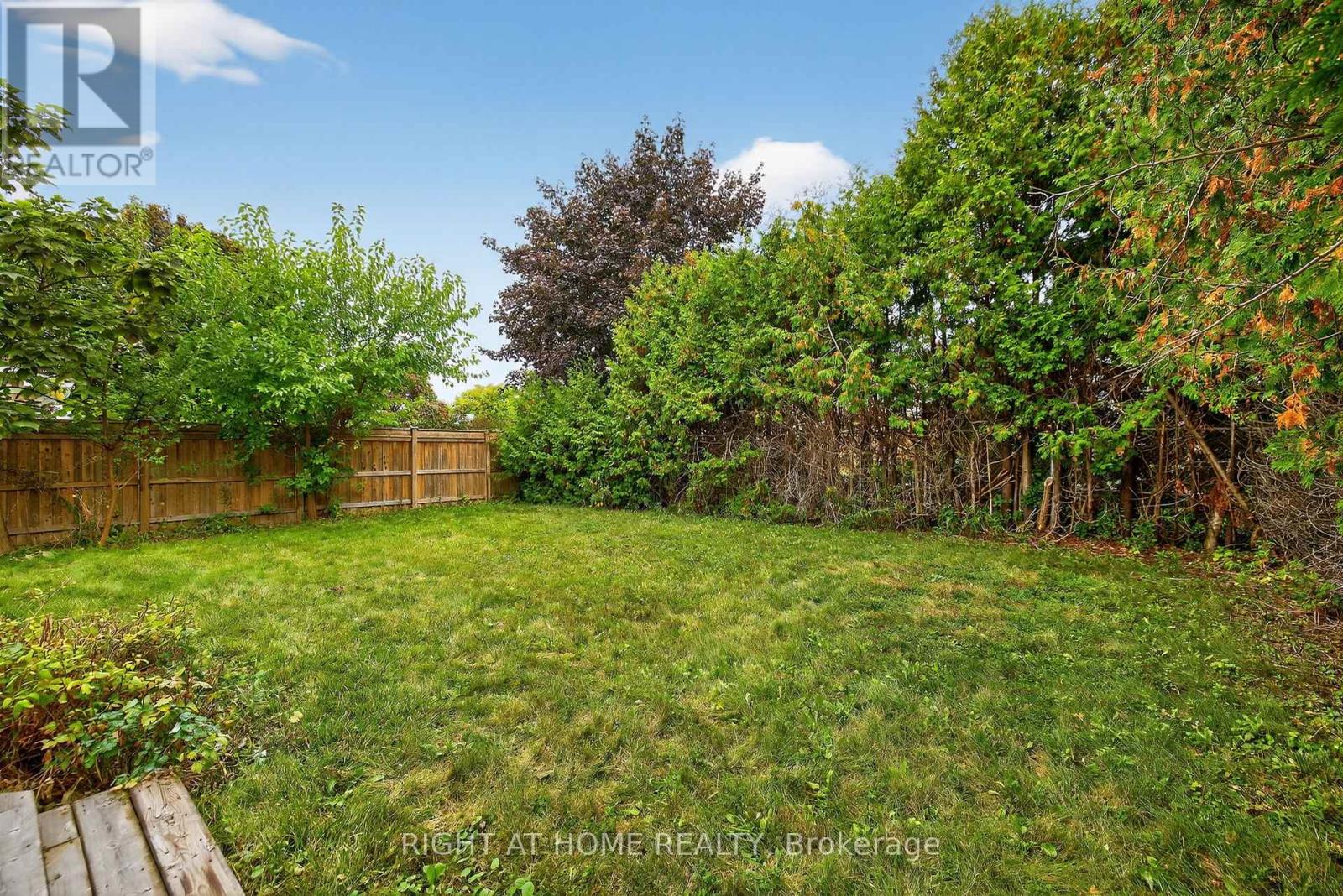 16 Mayvern Crescent, Richmond Hill, Ontario  L4C 5J4 - Photo 43 - N12426771