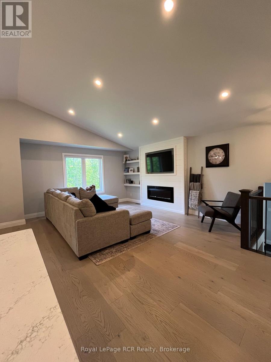 52 Birch Street, South Bruce Peninsula, Ontario  N0H 2G0 - Photo 14 - X12430247