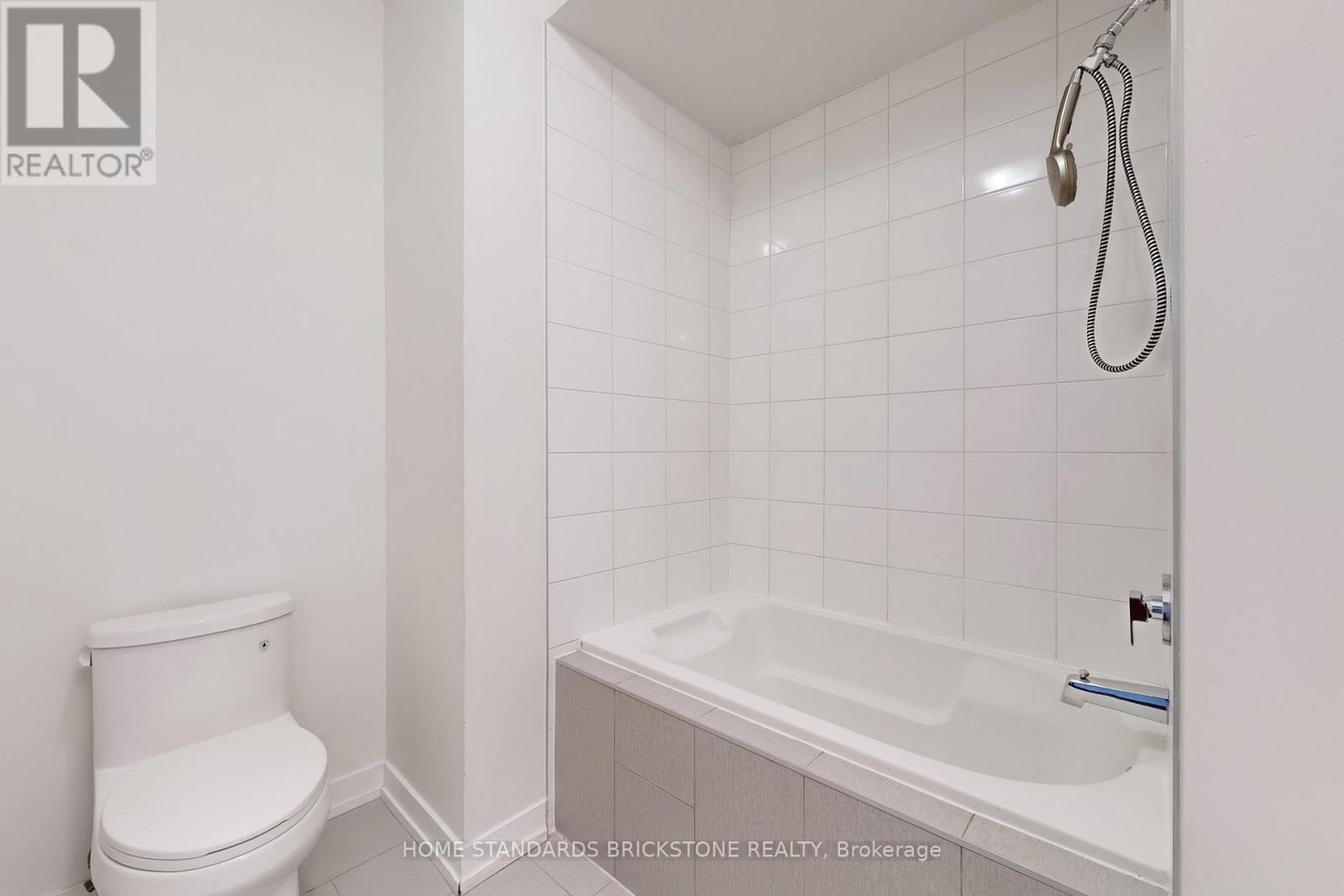 215 Salterton Circle, Vaughan, Ontario  L6A 4Z2 - Photo 16 - N12208204