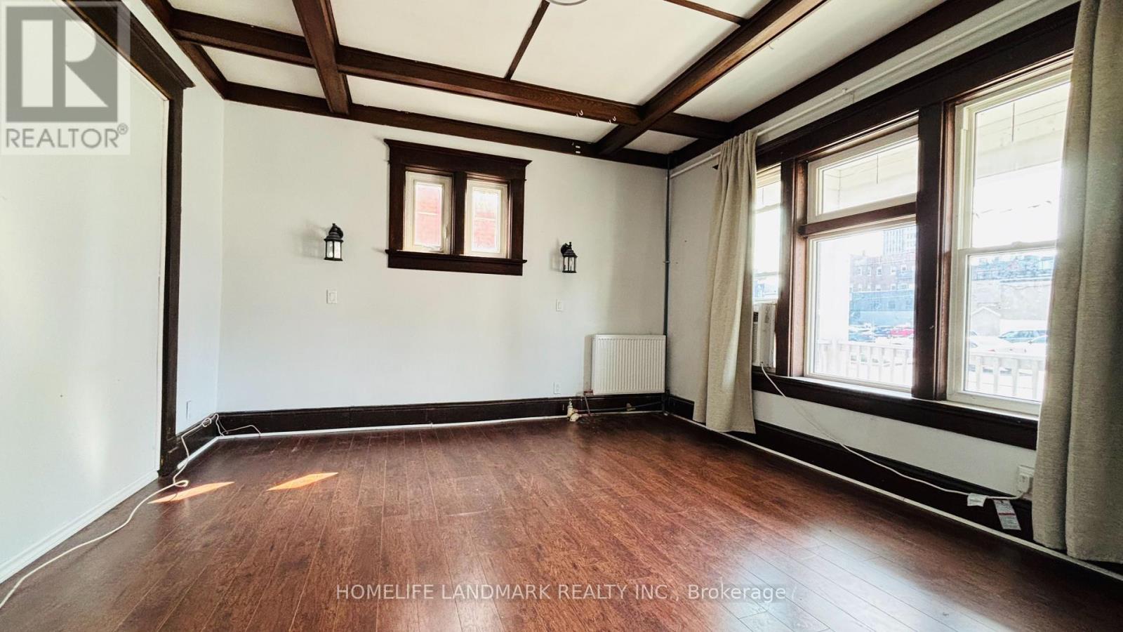 30 Regina Street N, Waterloo, Ontario  N2J 3A1 - Photo 13 - X12430250