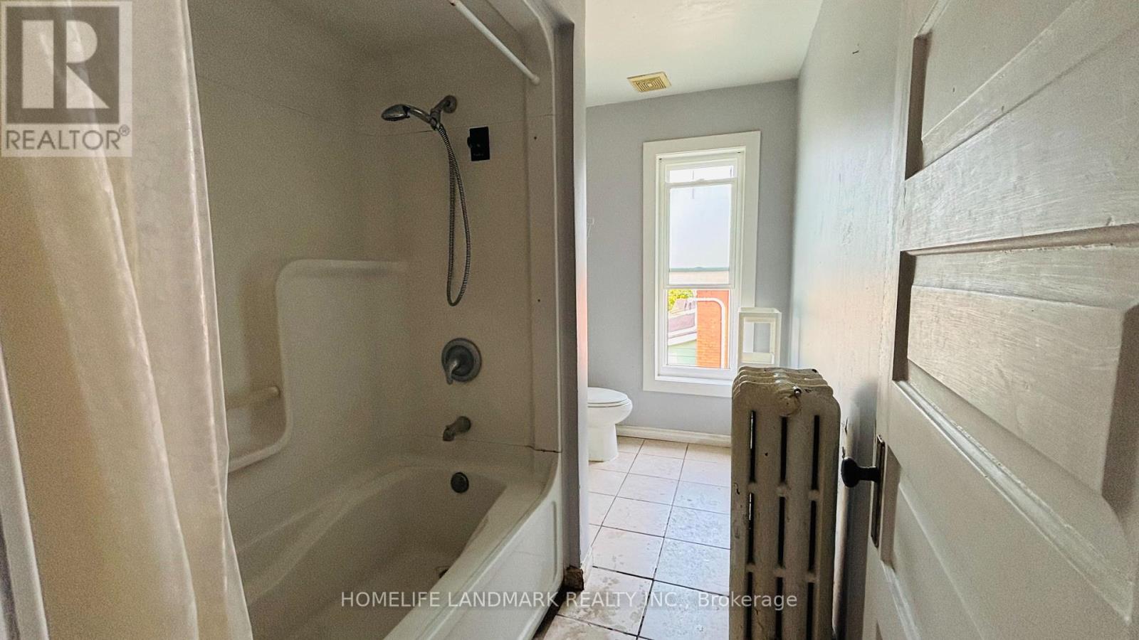 30 Regina Street N, Waterloo, Ontario  N2J 3A1 - Photo 15 - X12430250