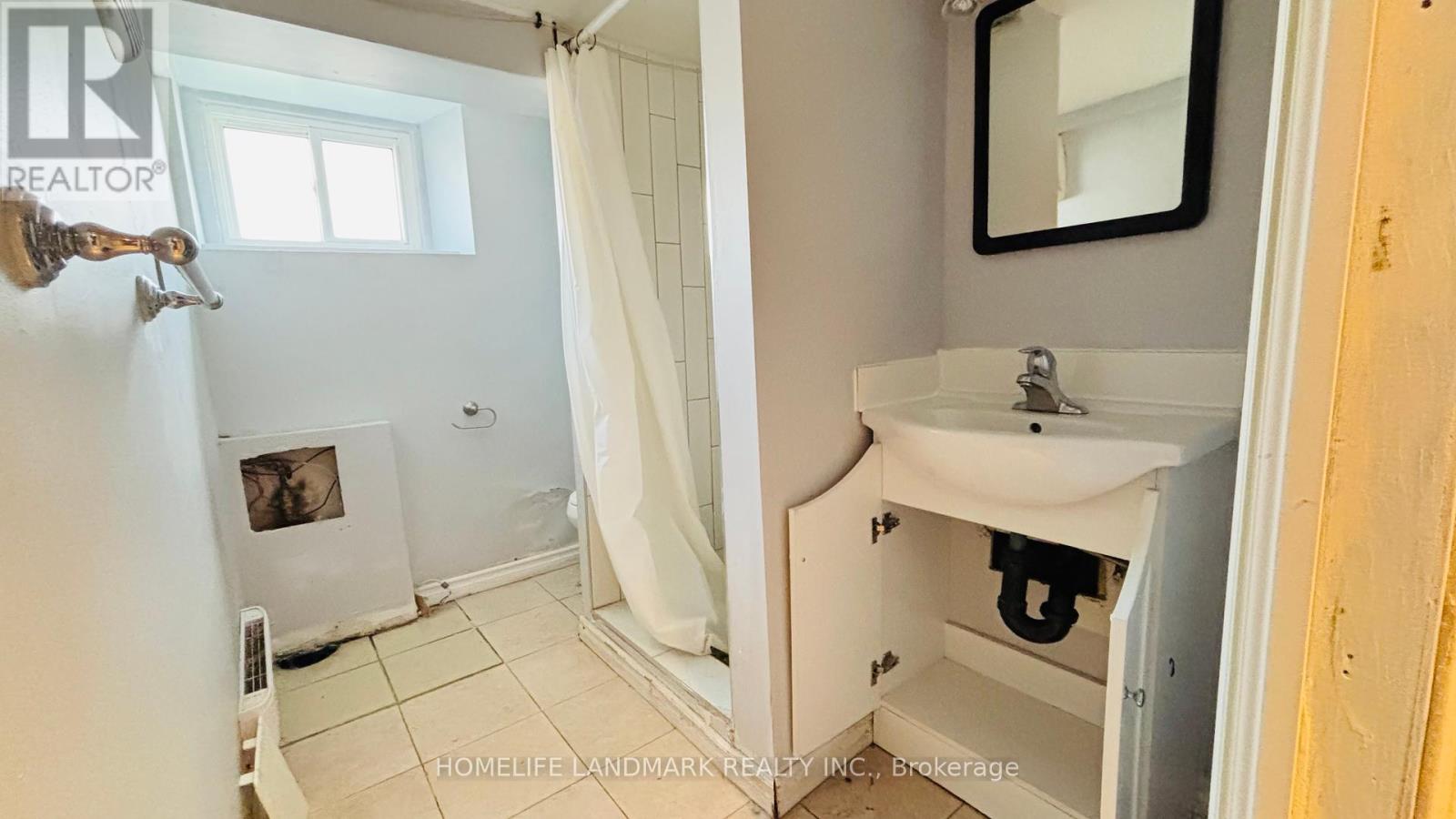 30 Regina Street N, Waterloo, Ontario  N2J 3A1 - Photo 4 - X12430250