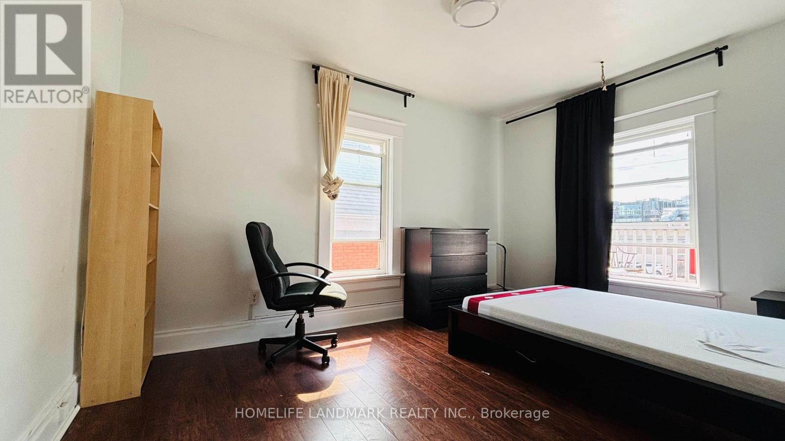 30 Regina Street N, Waterloo, Ontario  N2J 3A1 - Photo 5 - X12430250