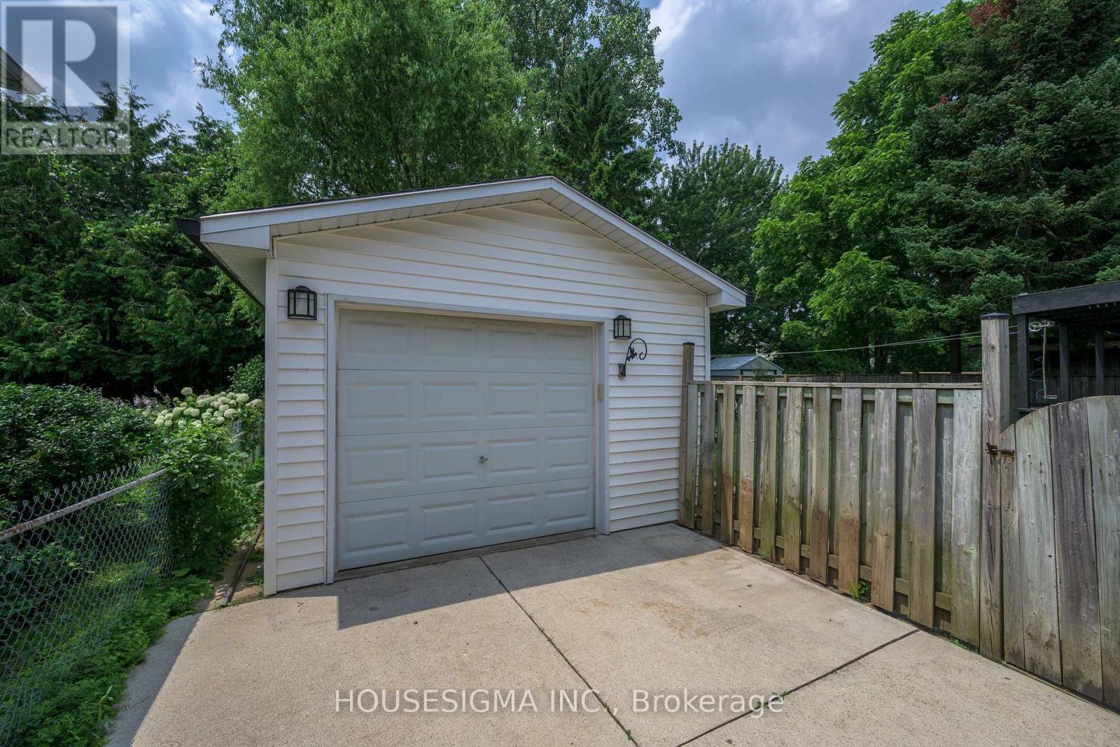 47 Scotchpine Crescent E, London North, Ontario  N6G 2E1 - Photo 30 - X12401593