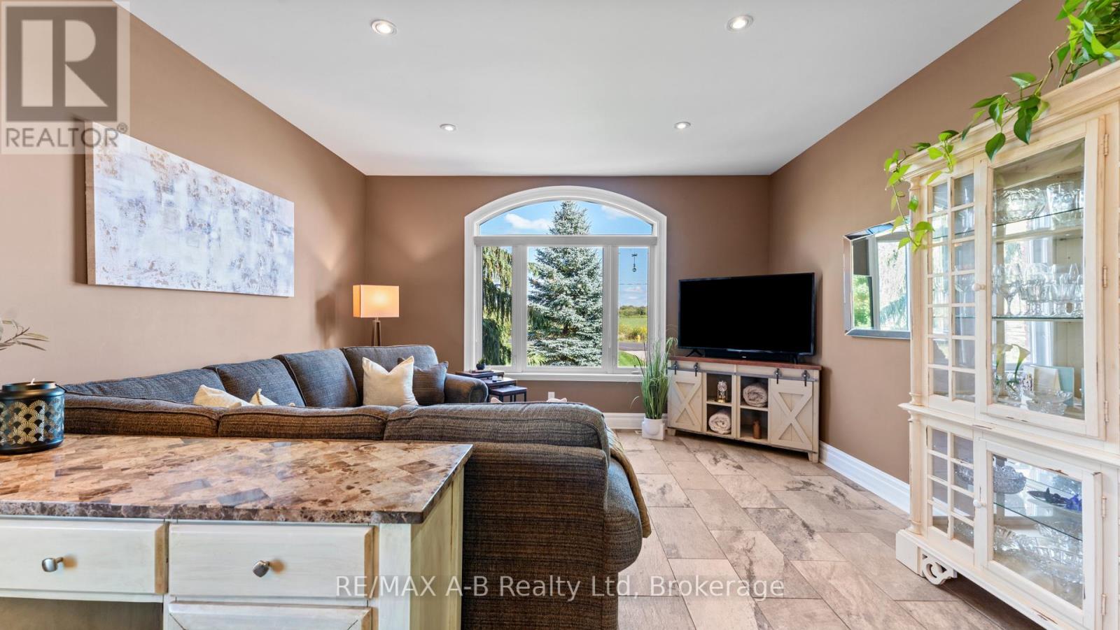 75 Thames Road, St. Marys, Ontario  N4X 1C4 - Photo 15 - X12430260