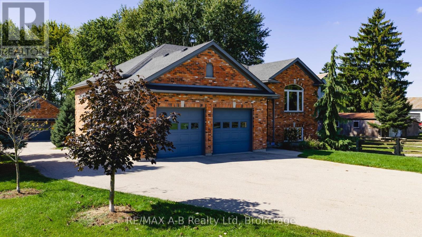 75 Thames Road, St. Marys, Ontario  N4X 1C4 - Photo 2 - X12430260