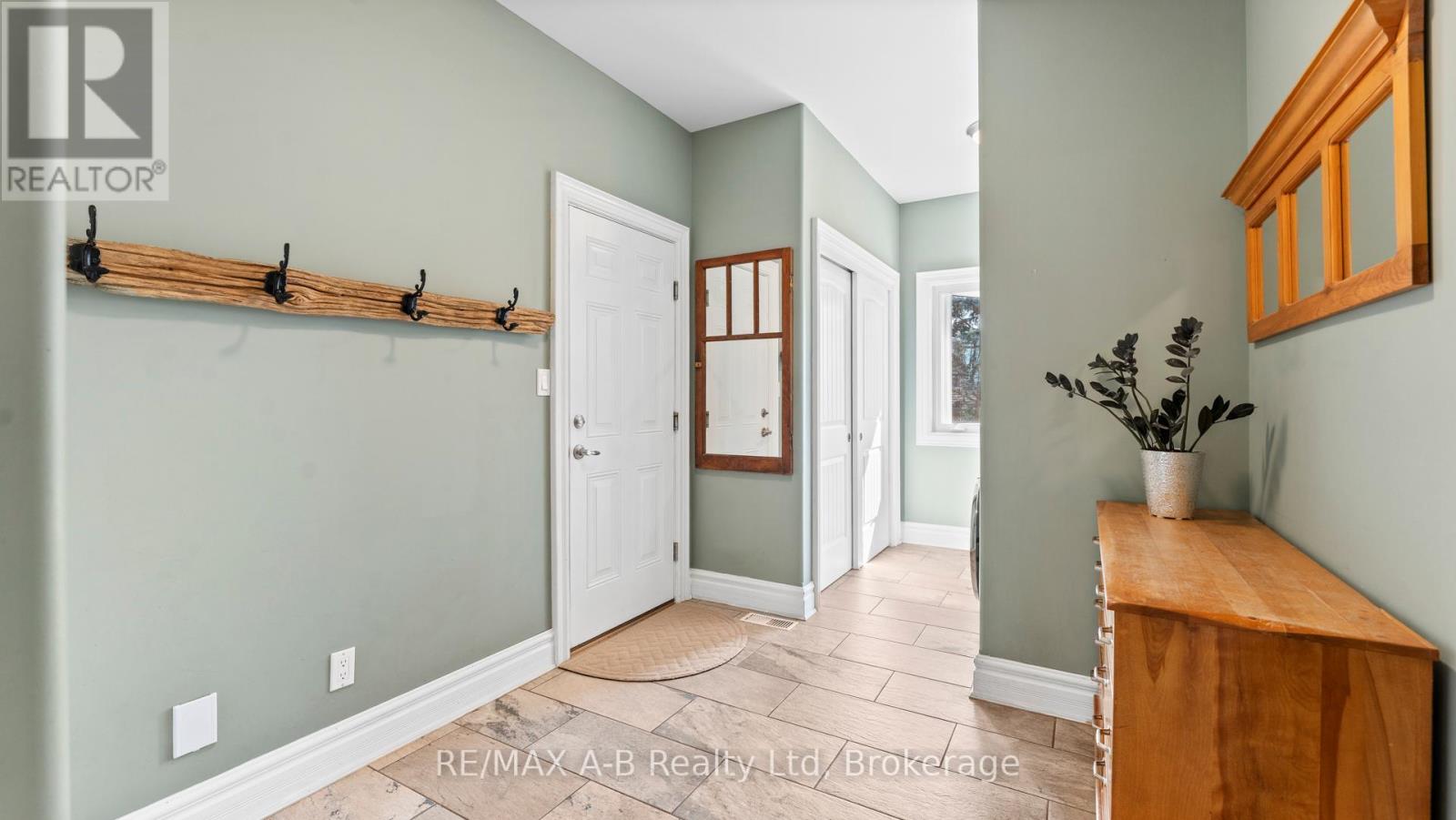 75 Thames Road, St. Marys, Ontario  N4X 1C4 - Photo 4 - X12430260
