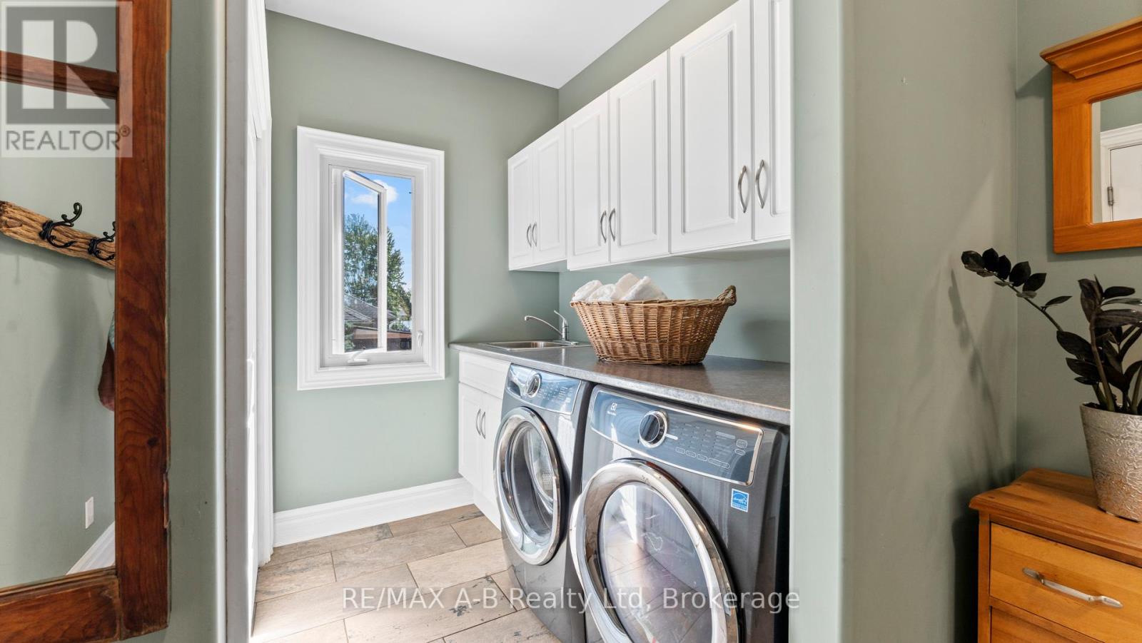 75 Thames Road, St. Marys, Ontario  N4X 1C4 - Photo 5 - X12430260