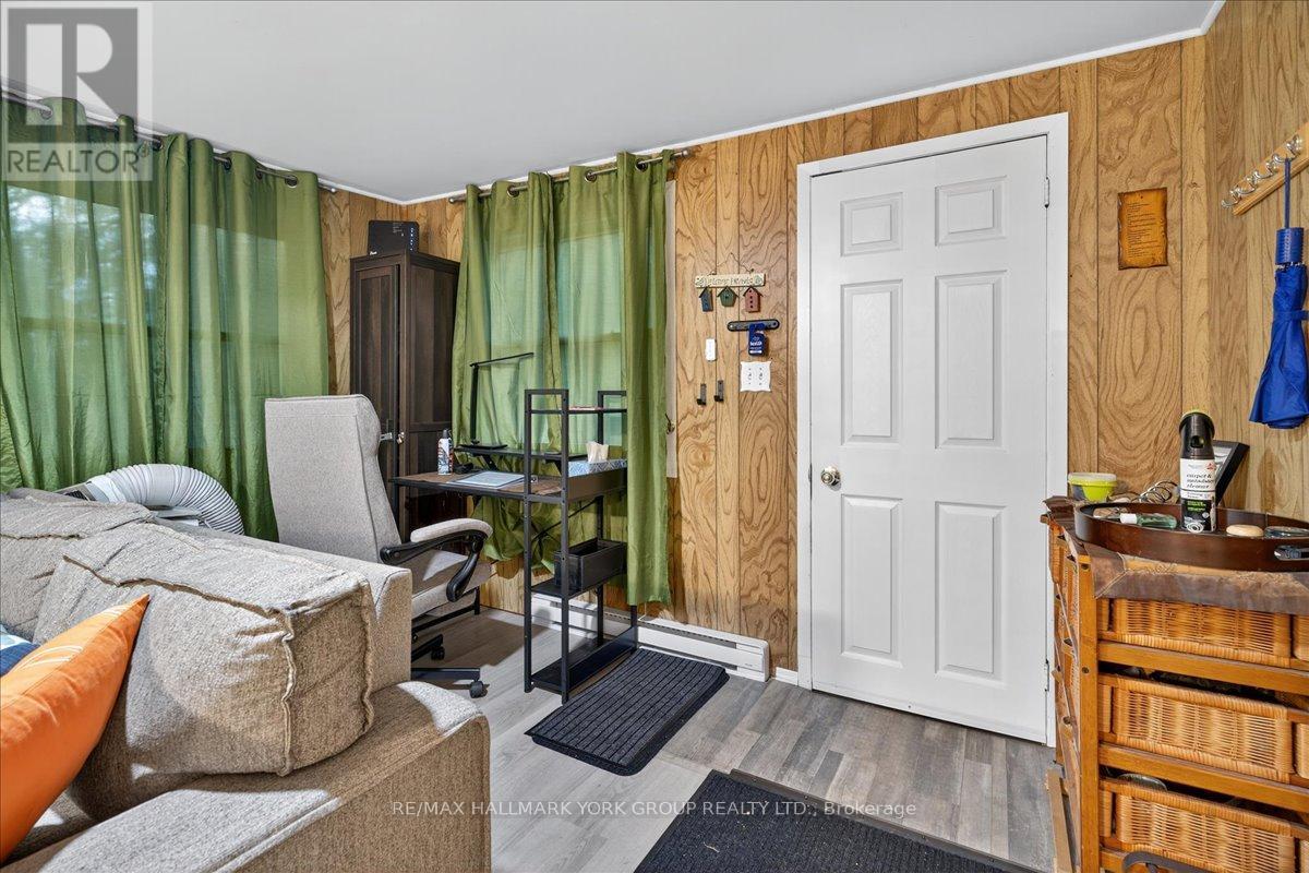881 Clifton Boulevard, Innisfil, Ontario  L9S 4L7 - Photo 8 - N12421248