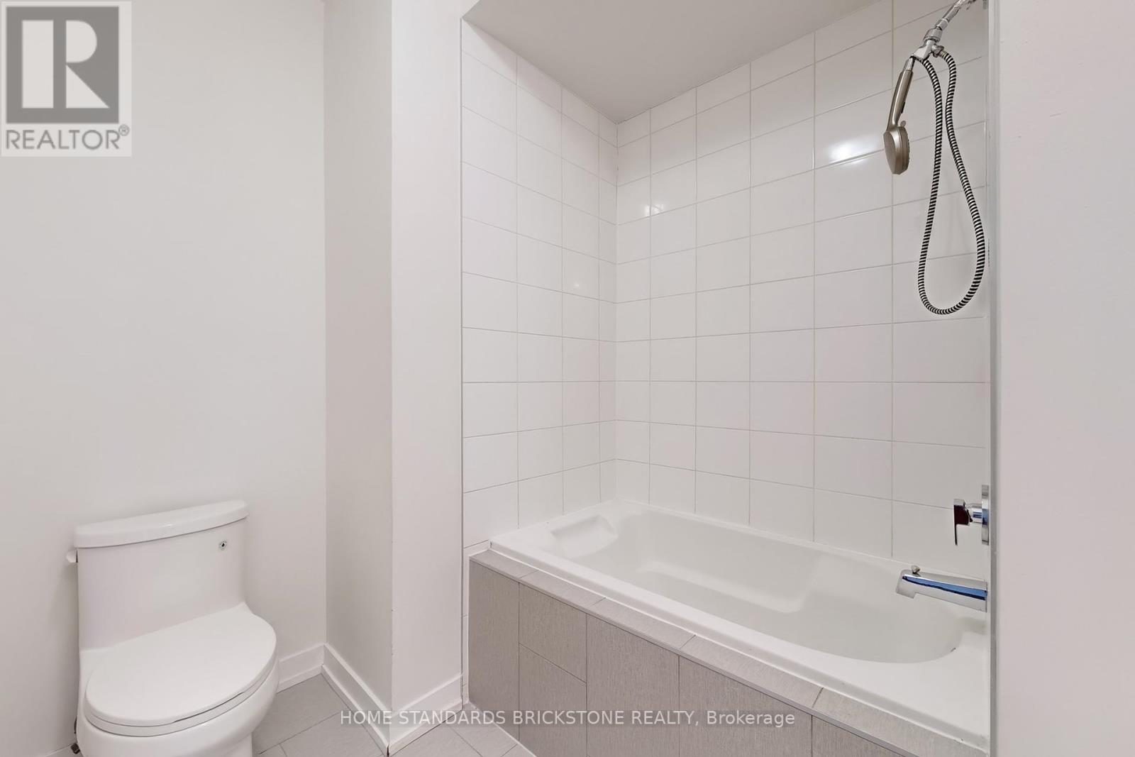215 Salterton Circle, Vaughan, Ontario  L6A 4Z2 - Photo 13 - N12430264