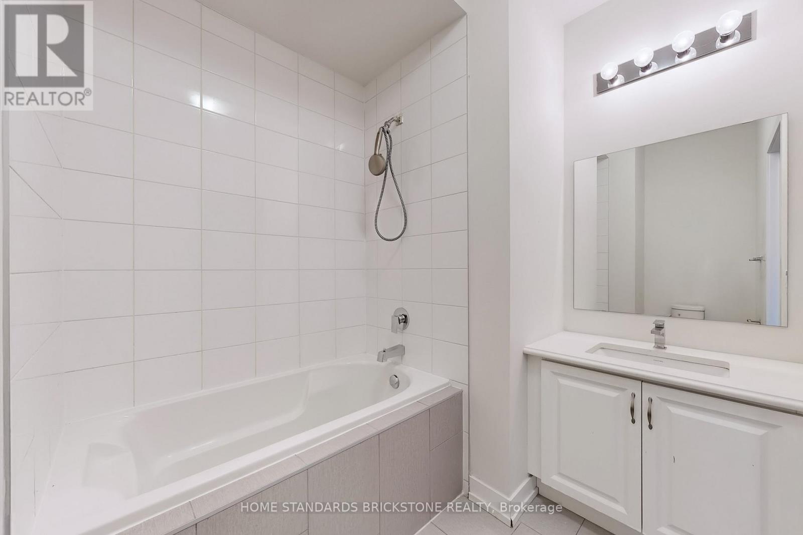 215 Salterton Circle, Vaughan, Ontario  L6A 4Z2 - Photo 14 - N12430264