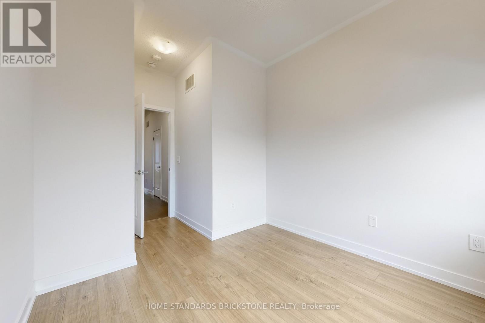 215 Salterton Circle, Vaughan, Ontario  L6A 4Z2 - Photo 21 - N12430264