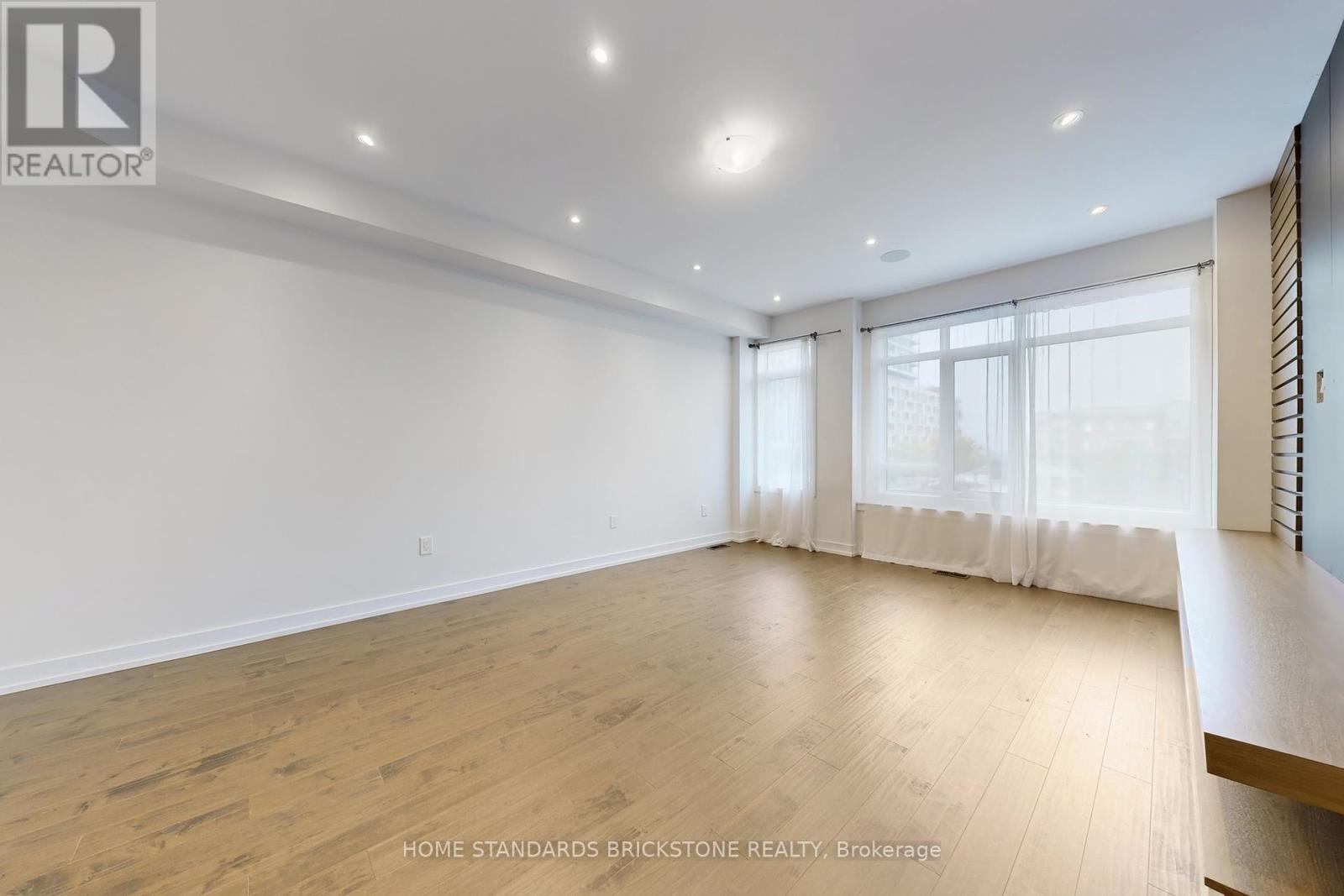 215 Salterton Circle, Vaughan, Ontario  L6A 4Z2 - Photo 49 - N12430264