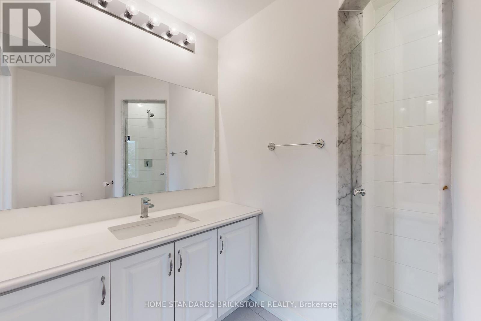 215 Salterton Circle, Vaughan, Ontario  L6A 4Z2 - Photo 6 - N12430264