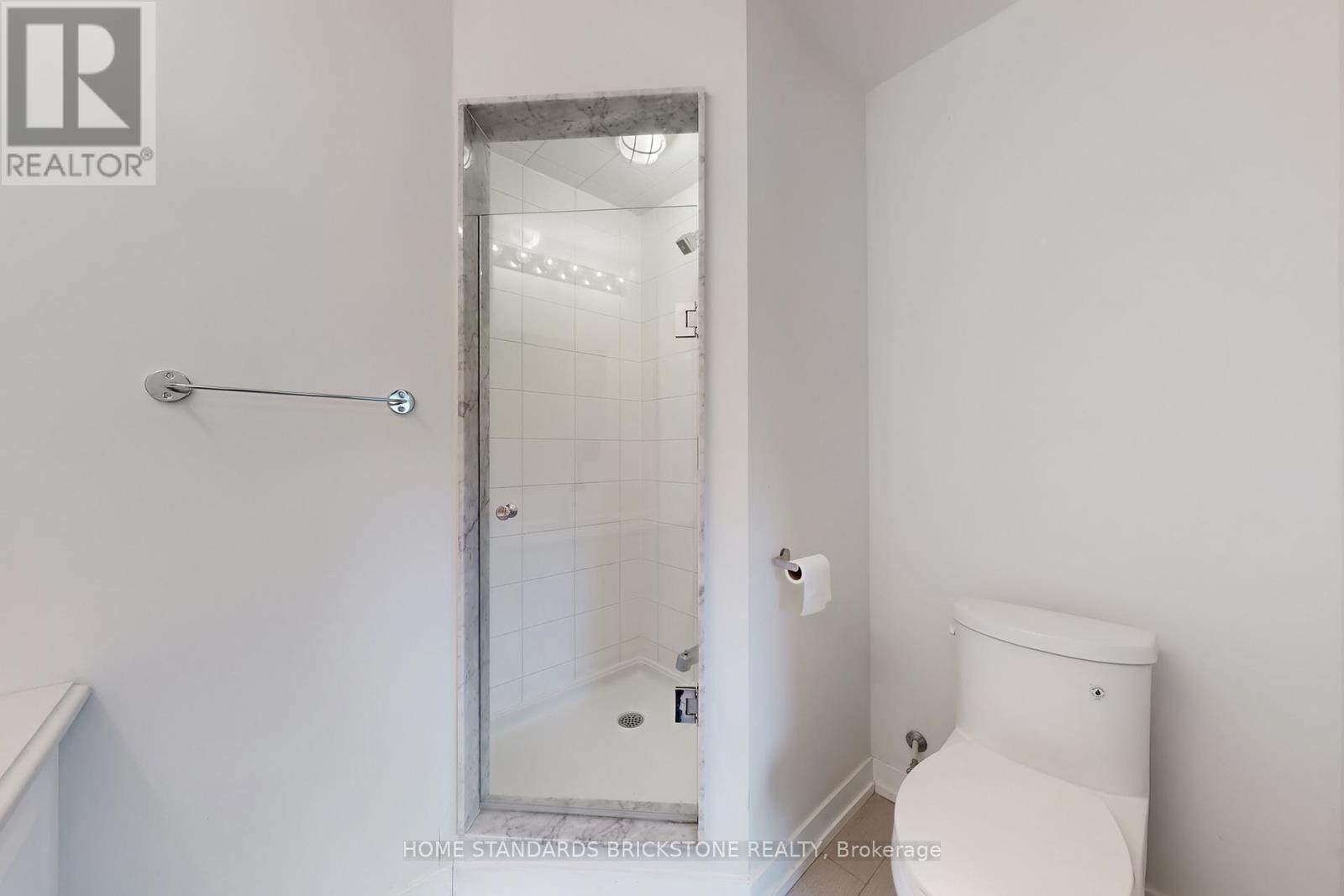 215 Salterton Circle, Vaughan, Ontario  L6A 4Z2 - Photo 7 - N12430264