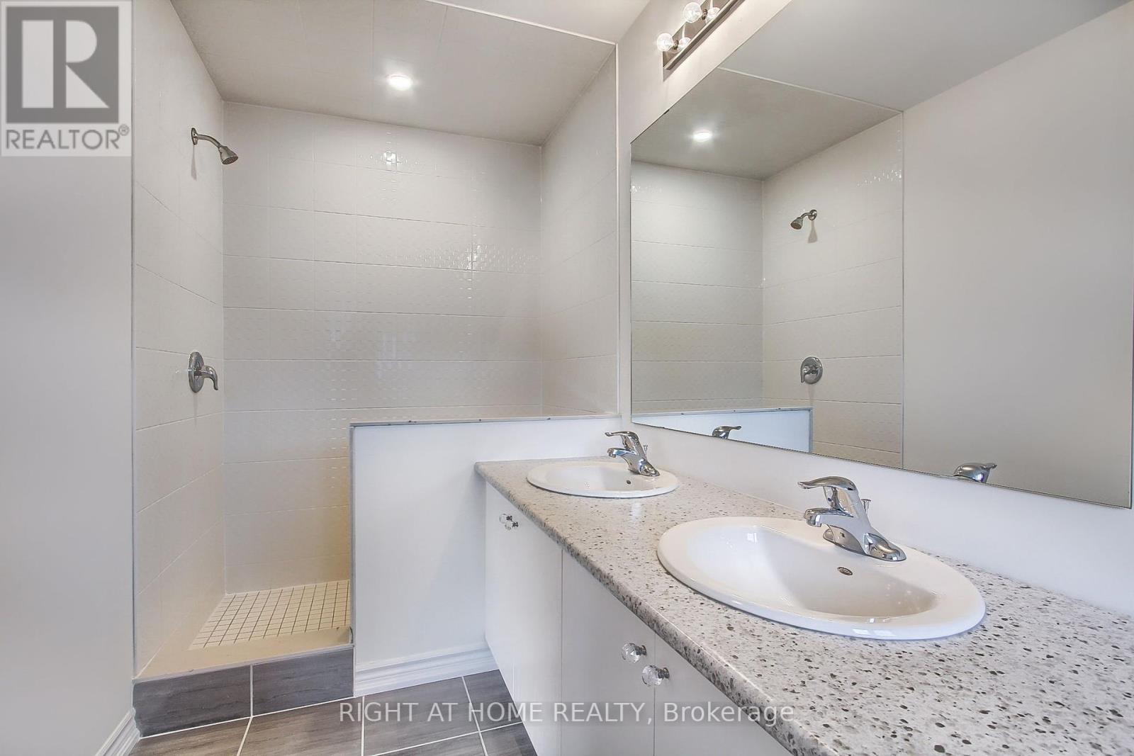 15 Durham Avenue, Barrie, Ontario  L9J 0W7 - Photo 20 - S12430258