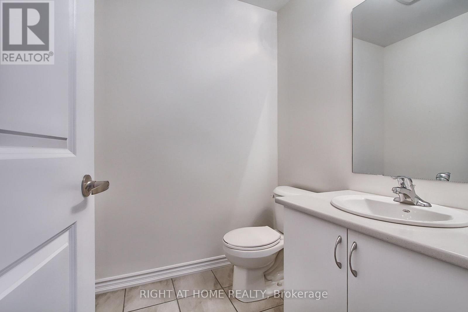 15 Durham Avenue, Barrie, Ontario  L9J 0W7 - Photo 9 - S12430258