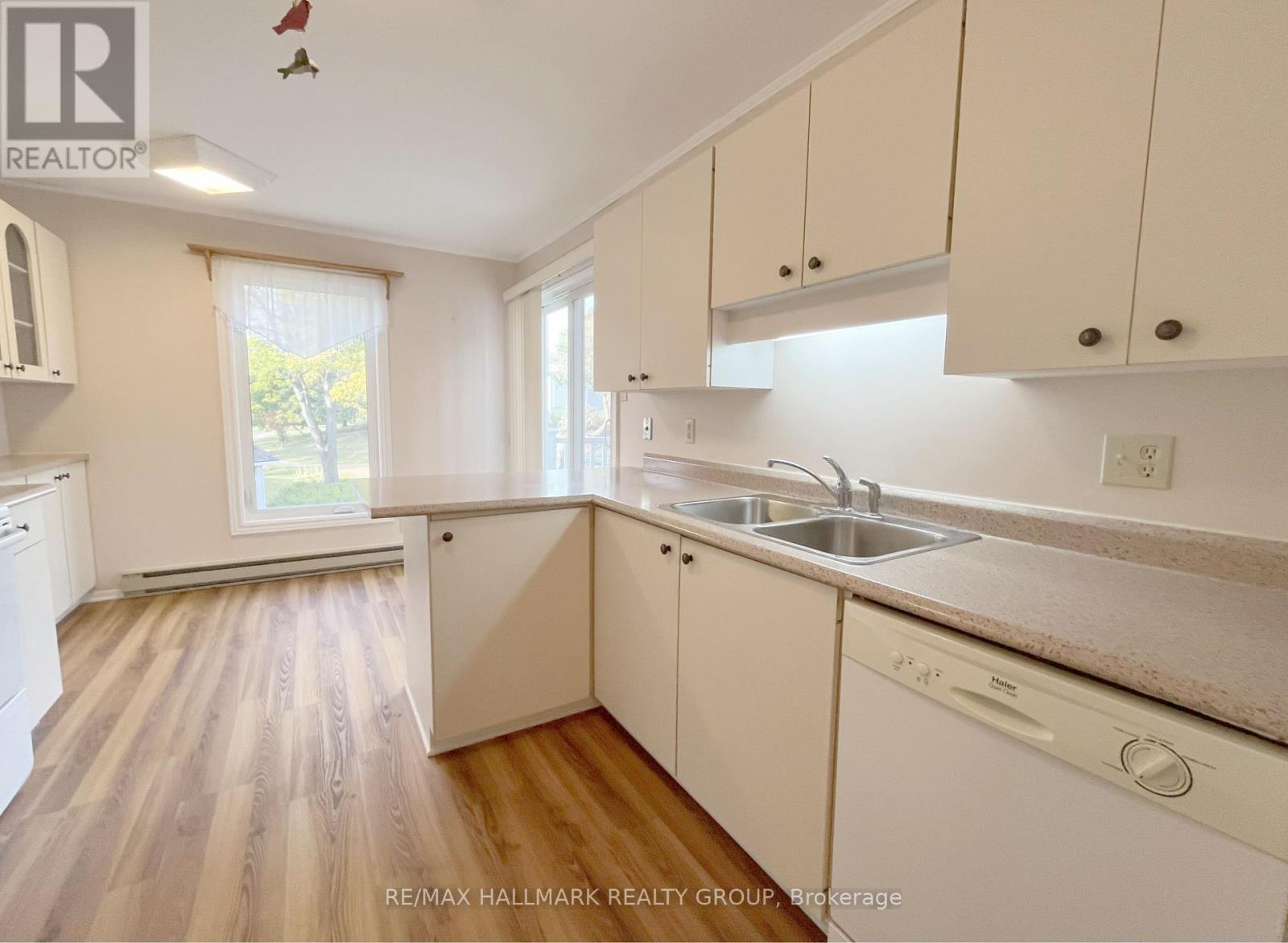 72 - 218 D Equestrian Drive, Ottawa, Ontario  K2M 1E2 - Photo 5 - X12430283