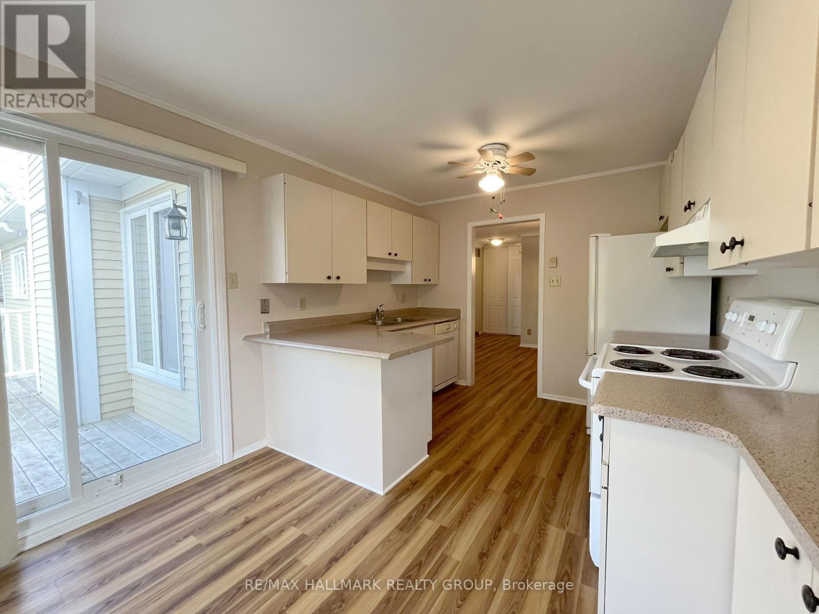 72 - 218 D Equestrian Drive, Ottawa, Ontario  K2M 1E2 - Photo 7 - X12430283