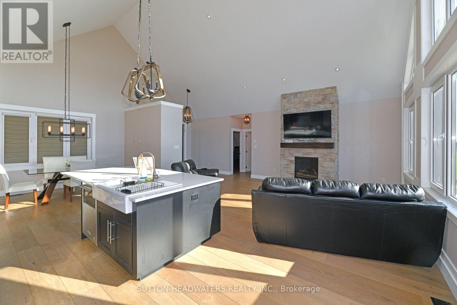 374170 6th Line S, Amaranth, Ontario  L9W 0M6 - Photo 15 - X12430259