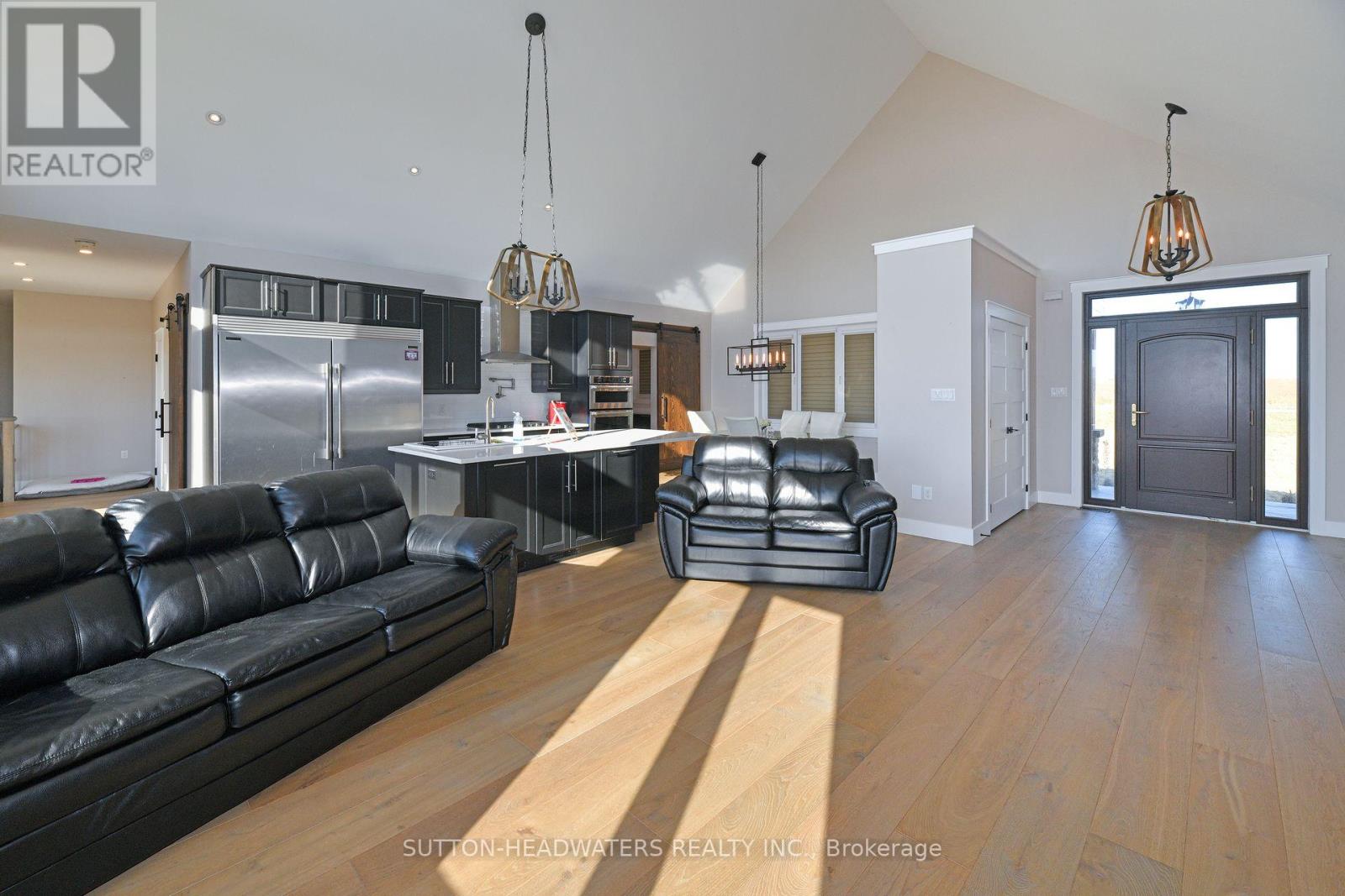 374170 6th Line S, Amaranth, Ontario  L9W 0M6 - Photo 5 - X12430259