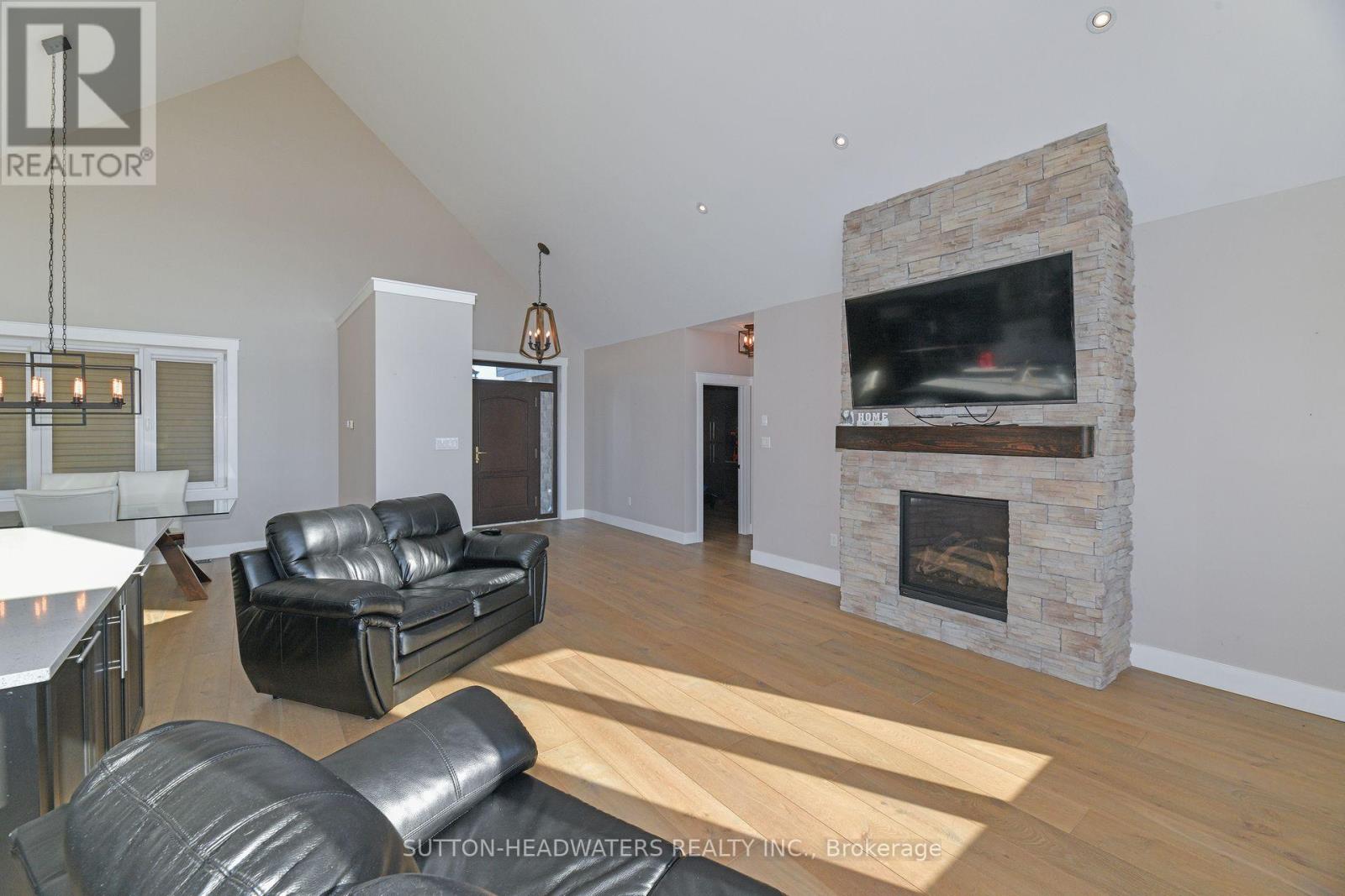 374170 6th Line S, Amaranth, Ontario  L9W 0M6 - Photo 8 - X12430259