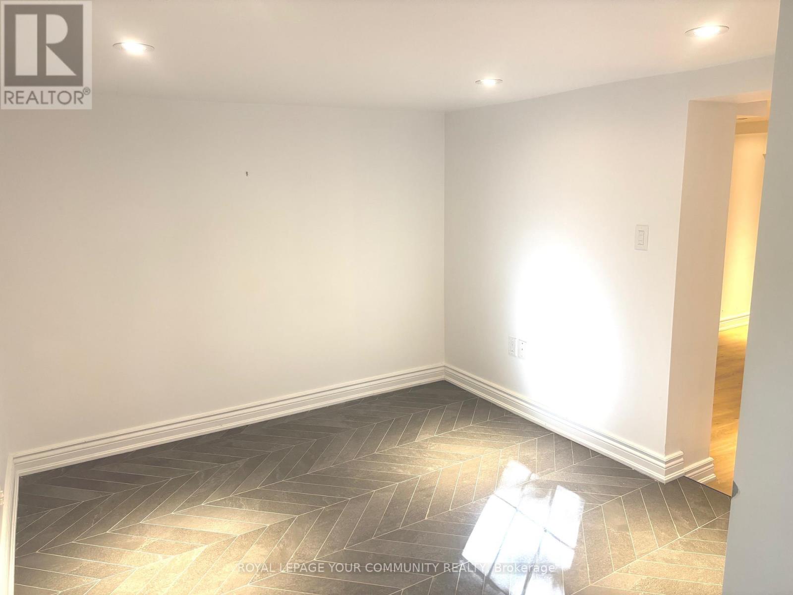 495 St Germain Avenue, Toronto, Ontario  M5M 1X3 - Photo 16 - C12423481