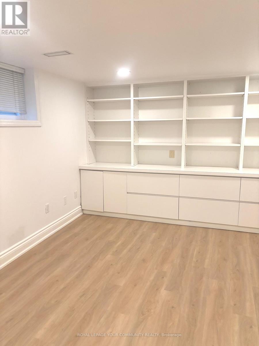 495 St Germain Avenue, Toronto, Ontario  M5M 1X3 - Photo 20 - C12423481