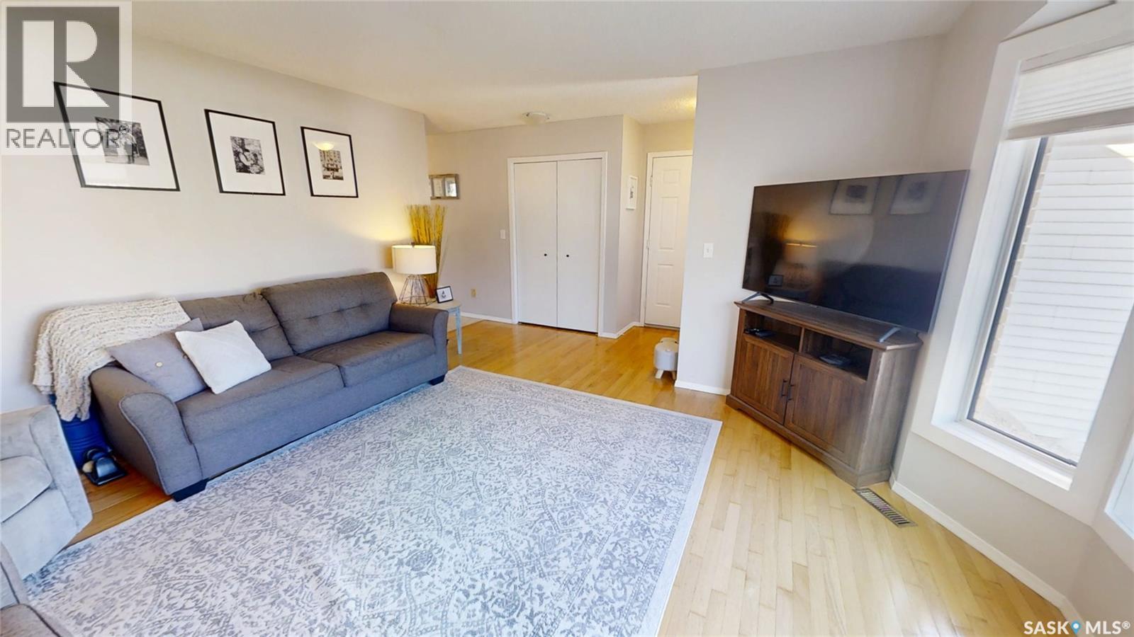 206 Perehudoff Court, Saskatoon, Saskatchewan  S7N 4H1 - Photo 3 - SK019473