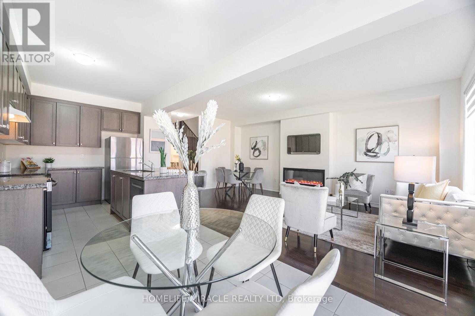 10 Van Wart Street, Whitby, Ontario  L1P 0P8 - Photo 13 - E12430278