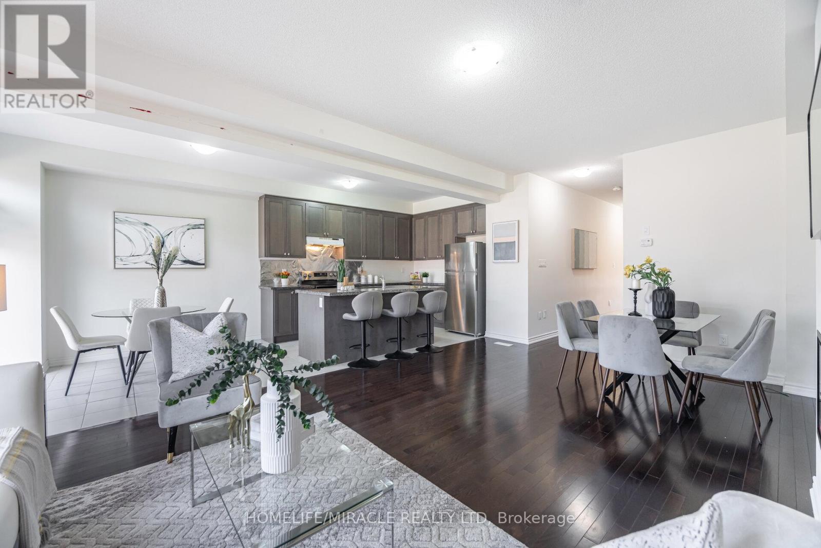 10 Van Wart Street, Whitby, Ontario  L1P 0P8 - Photo 17 - E12430278