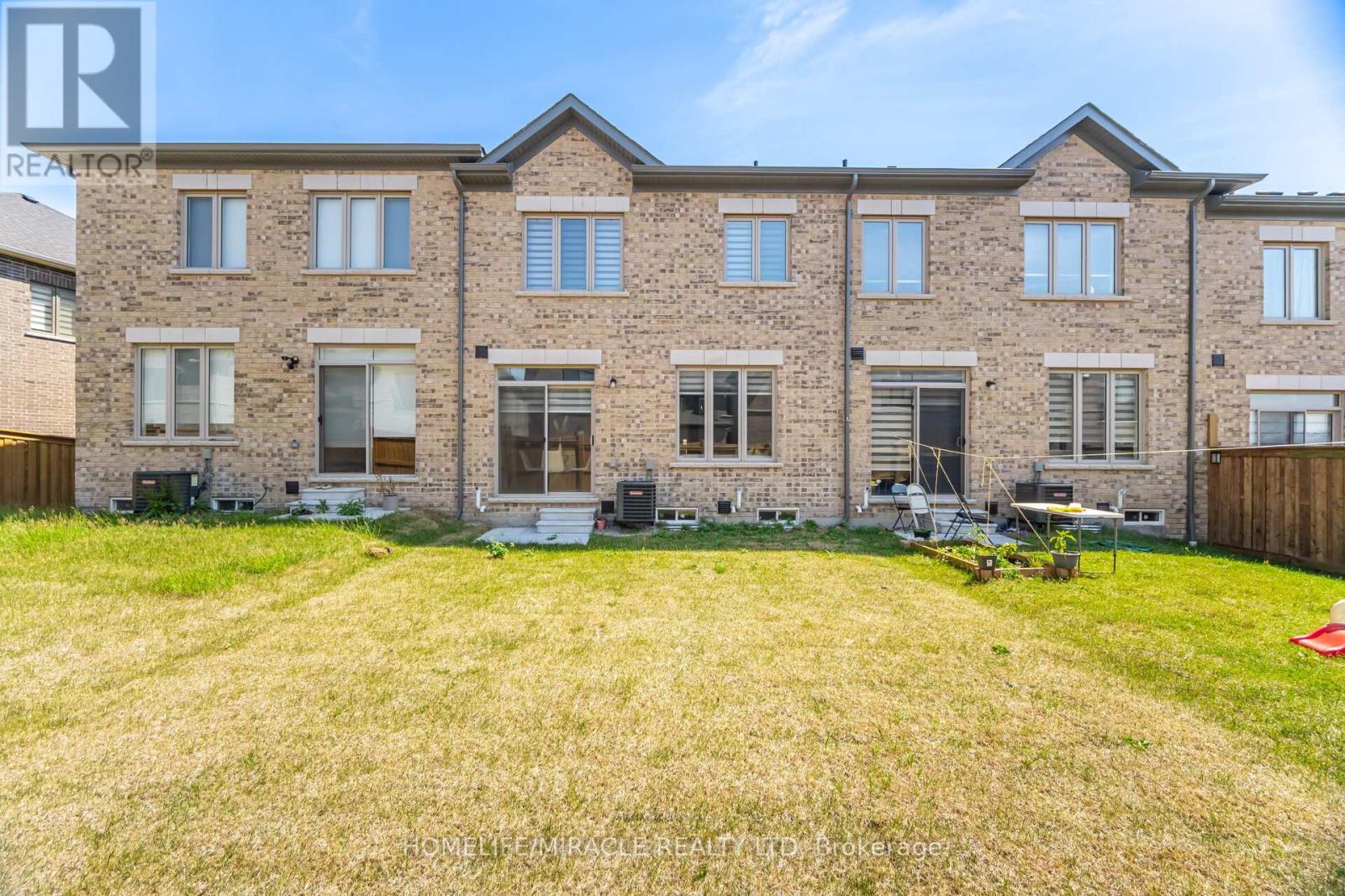 10 Van Wart Street, Whitby, Ontario  L1P 0P8 - Photo 40 - E12430278