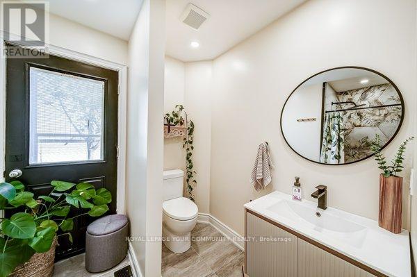 124 Tyson Drive, East Gwillimbury, Ontario  L0G 1H0 - Photo 12 - N12429109