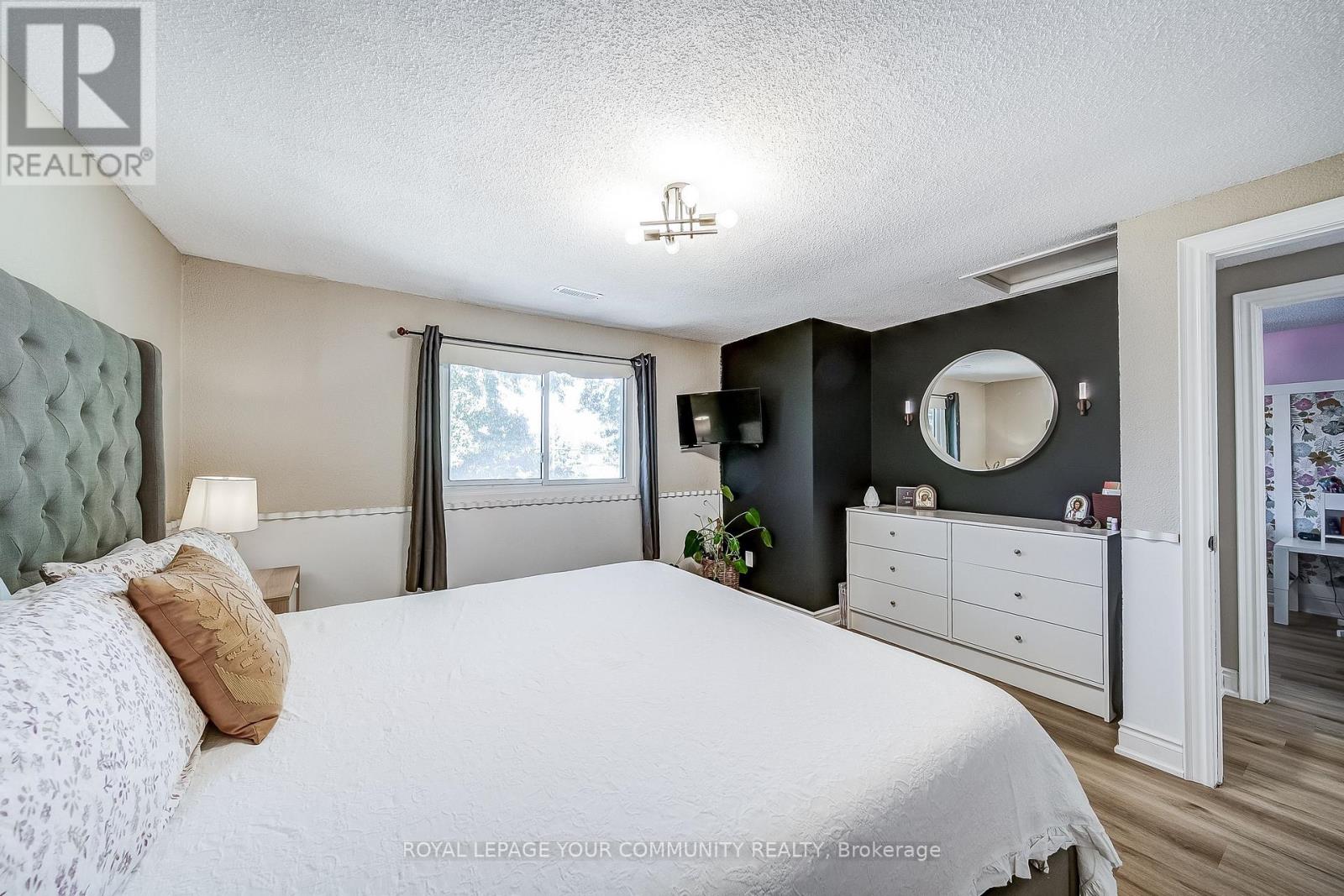124 Tyson Drive, East Gwillimbury, Ontario  L0G 1H0 - Photo 17 - N12429109