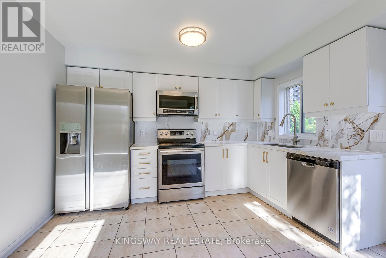 61 - 50 Strathaven Drive, Mississauga, Ontario  L5R 4E7 - Photo 10 - W12430276