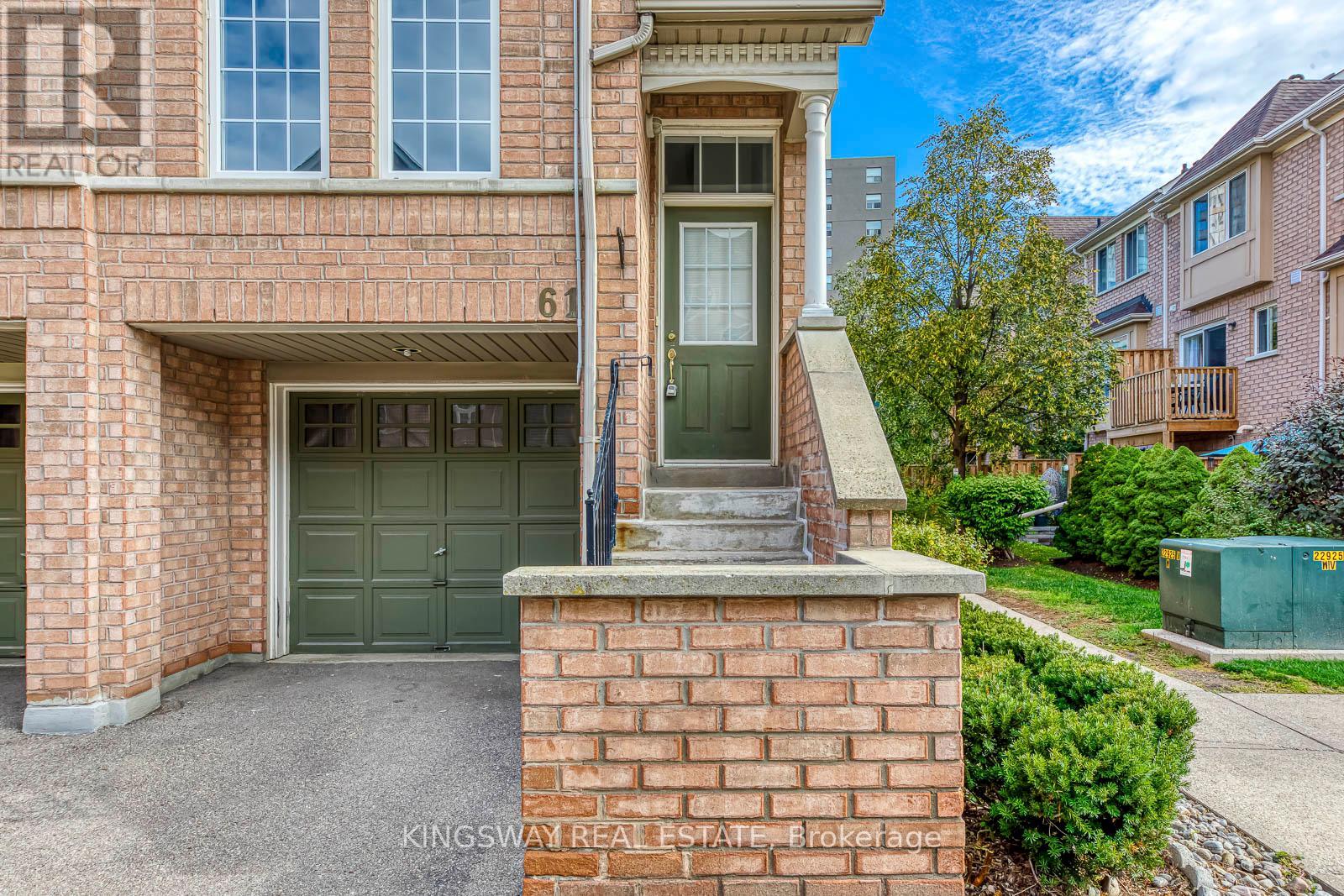 61 - 50 Strathaven Drive, Mississauga, Ontario  L5R 4E7 - Photo 2 - W12430276