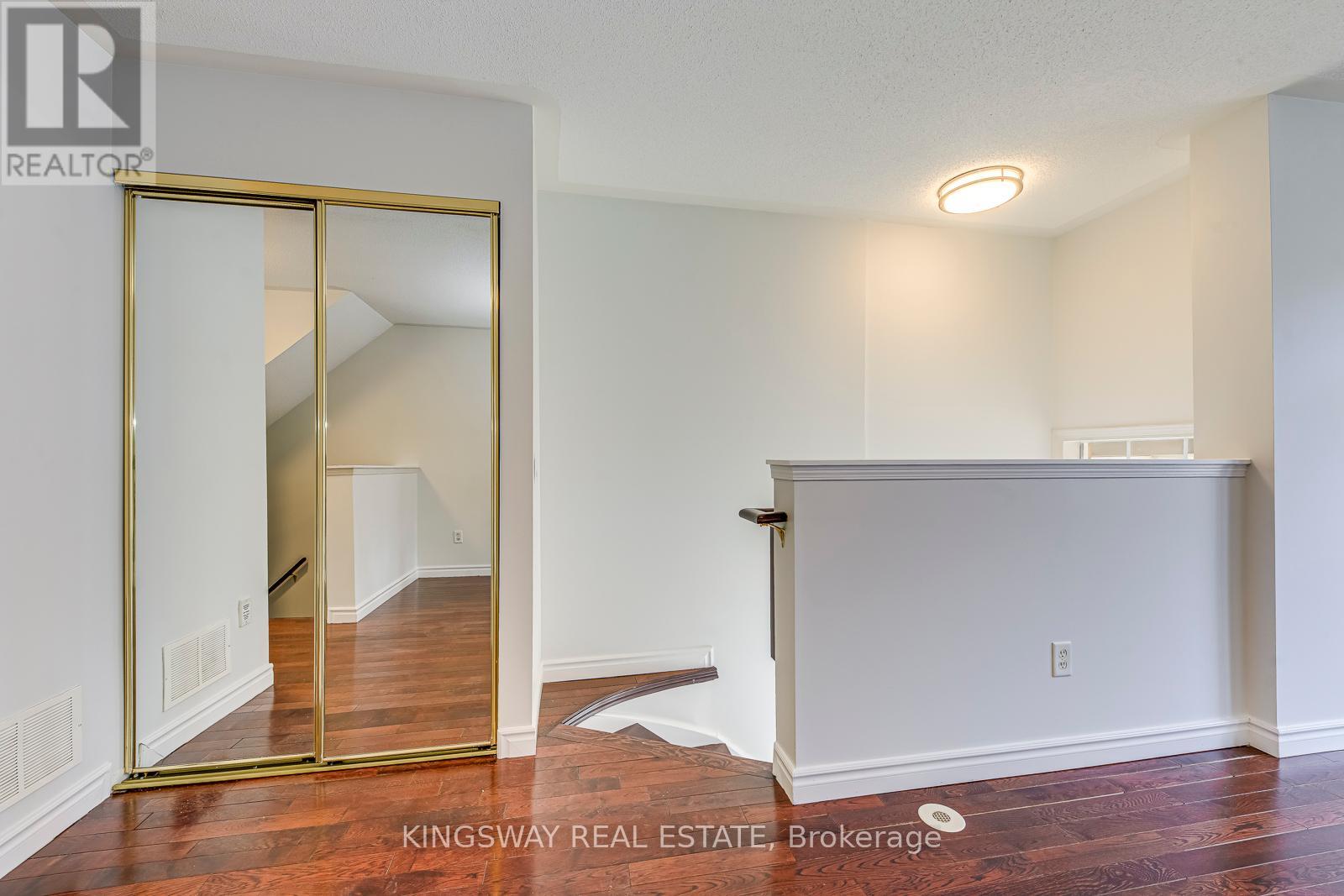 61 - 50 Strathaven Drive, Mississauga, Ontario  L5R 4E7 - Photo 4 - W12430276