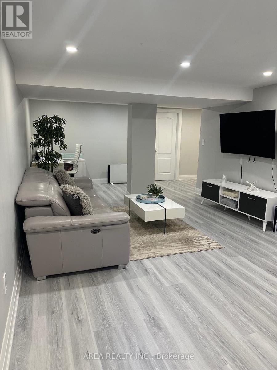 Lower - 57 Farley Crescent, Toronto, Ontario  M9R 2A5 - Photo 4 - W12430277