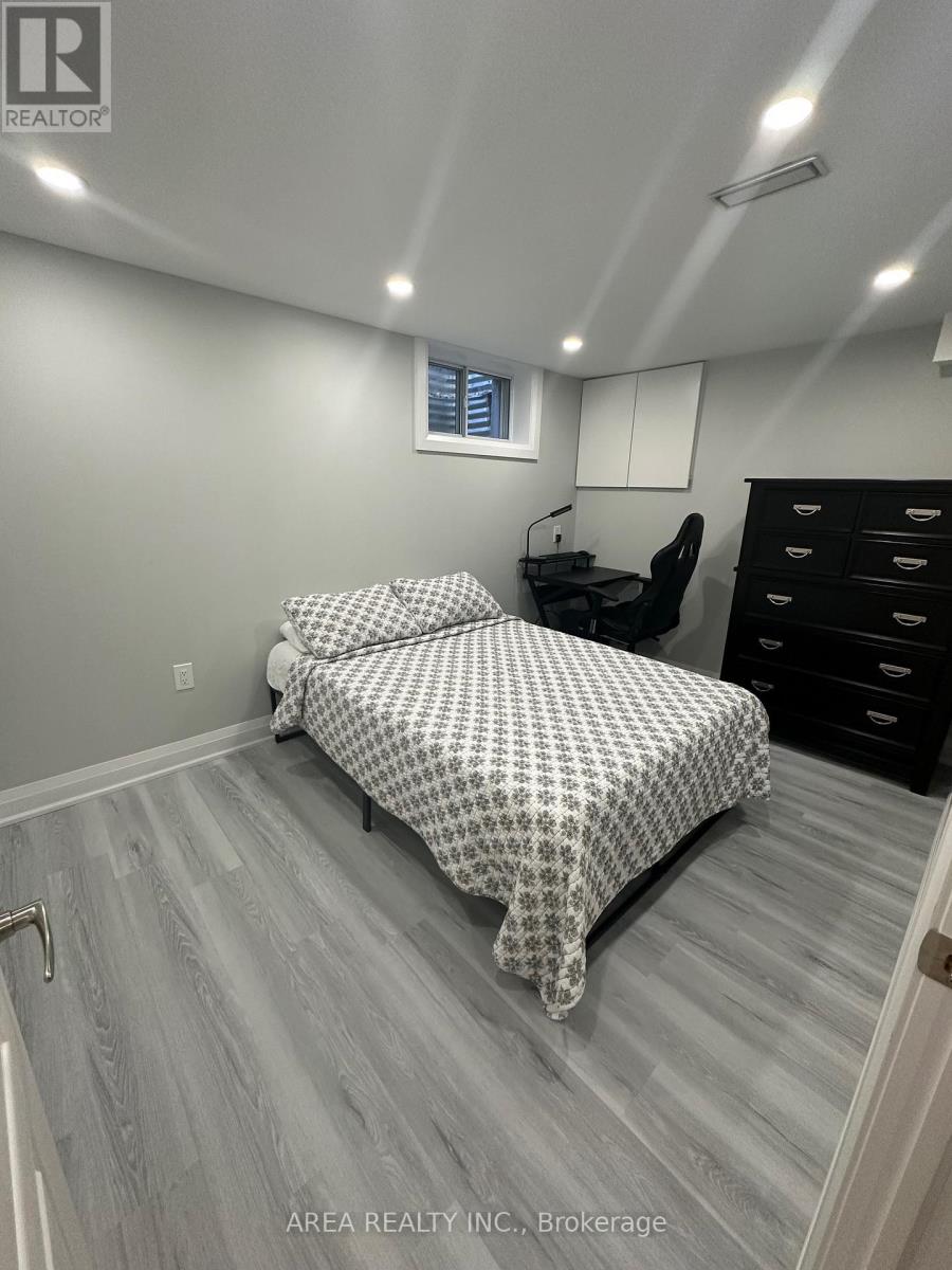 Lower - 57 Farley Crescent, Toronto, Ontario  M9R 2A5 - Photo 8 - W12430277