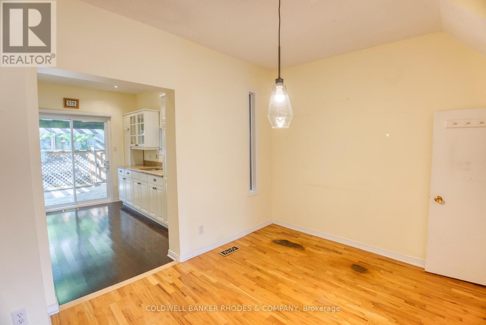 129 Elm Street, Ottawa, Ontario  K1R 6N4 - Photo 8 - X12430299