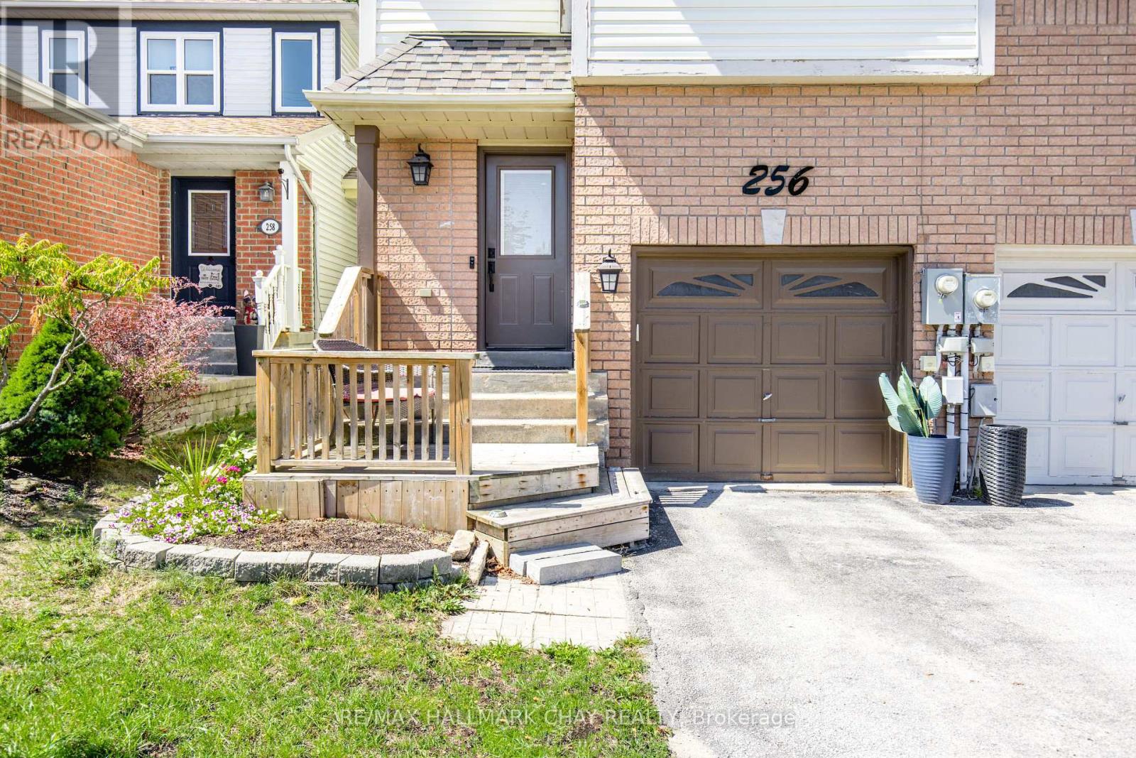 256 Ferndale Drive S, Barrie, Ontario  L4N 8J9 - Photo 2 - S12412382