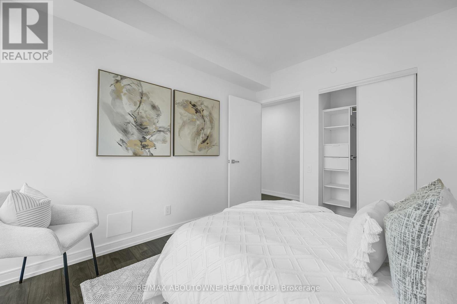 1802 - 3 Gloucester Street, Toronto, Ontario  M4Y 0C6 - Photo 15 - C12429725