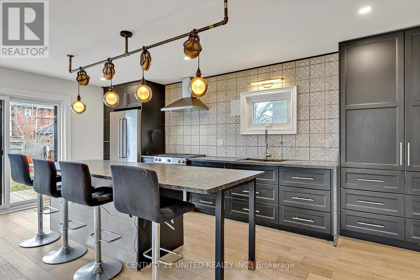 508 Sherbrooke Street, Peterborough, Ontario  K9J 2P3 - Photo 8 - X12430327