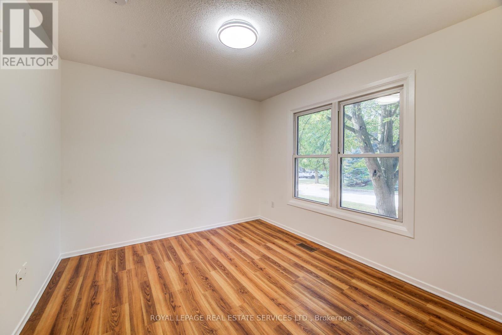 104 Mcdougall Road, Waterloo, Ontario  N2L 5C5 - Photo 14 - X12425450